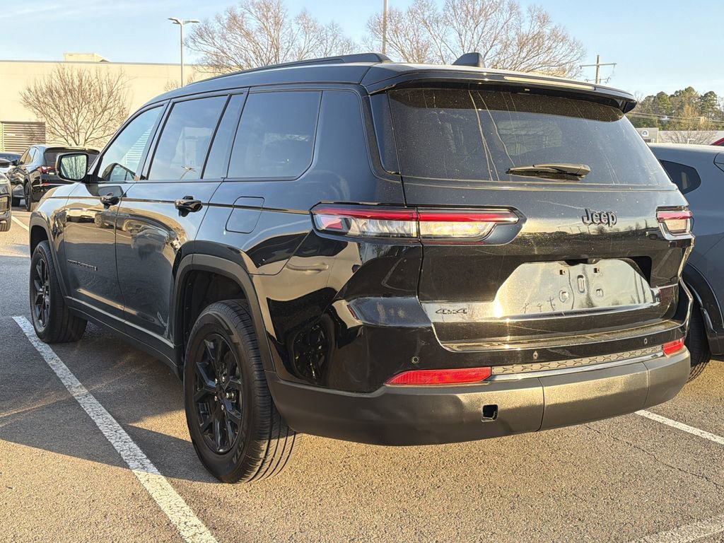 Used 2024 Jeep Grand Cherokee L Laredo image 4