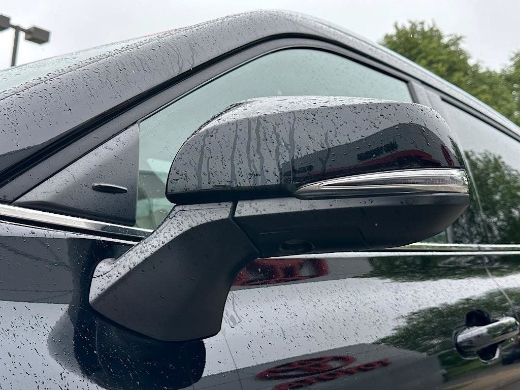 Certified 2024 Toyota Highlander Limited AWD/4WD image 10