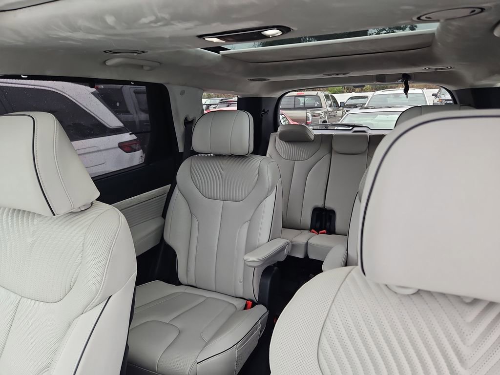 Used 2023 Hyundai Palisade Calligraphy image 8