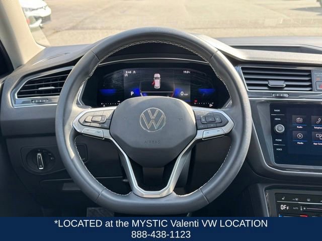 Certified 2022 Volkswagen Tiguan SE w/ Panoramic Sunroof Package AWD/4WD image 19