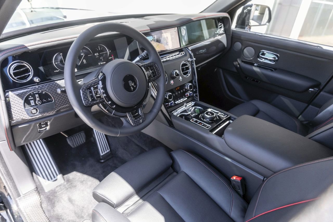 New 2026 Rolls-Royce Cullinan Black Badge image 31