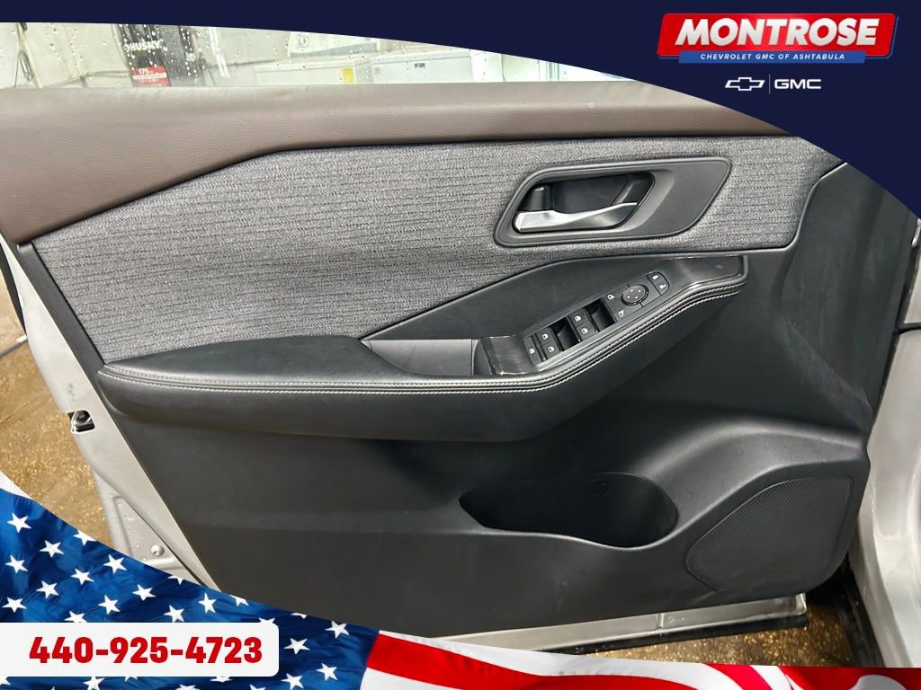 Used 2023 Nissan Rogue SV image 9