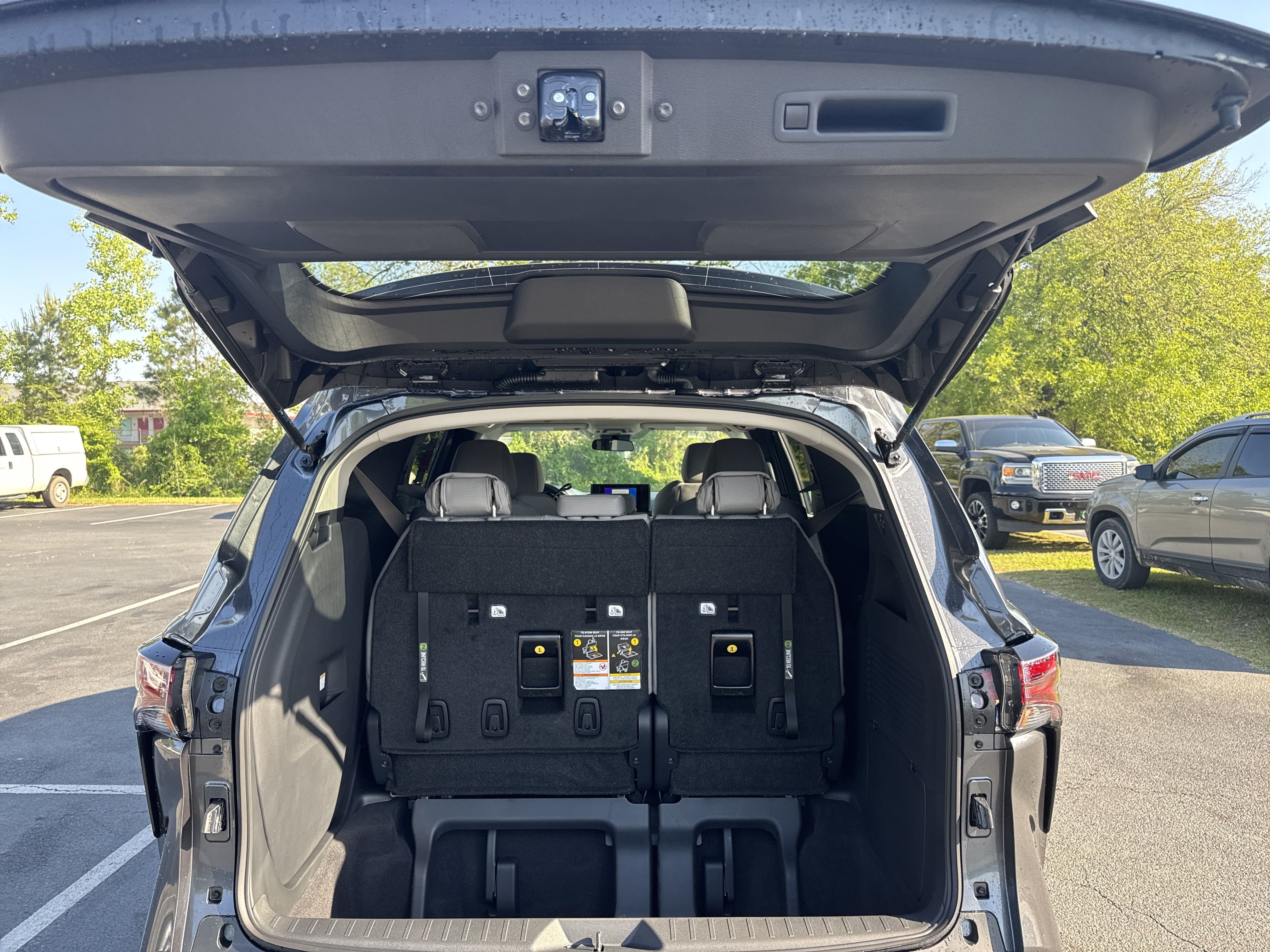 New 2025 Toyota Sienna LE FWD image 36