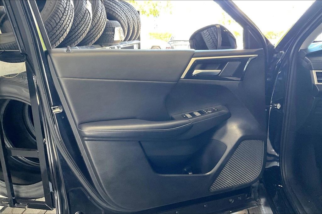 Used 2024 Mitsubishi Outlander SE FWD image 2