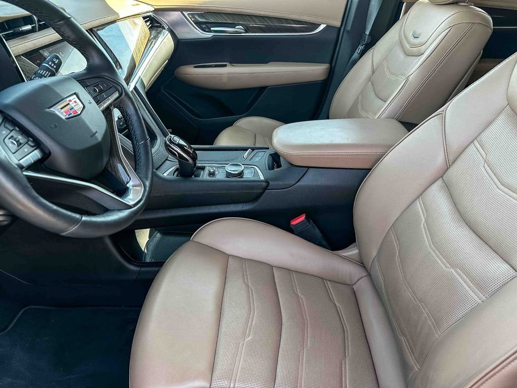 Used 2020 Cadillac XT6 Premium Luxury w/ Platinum Package FWD image 12