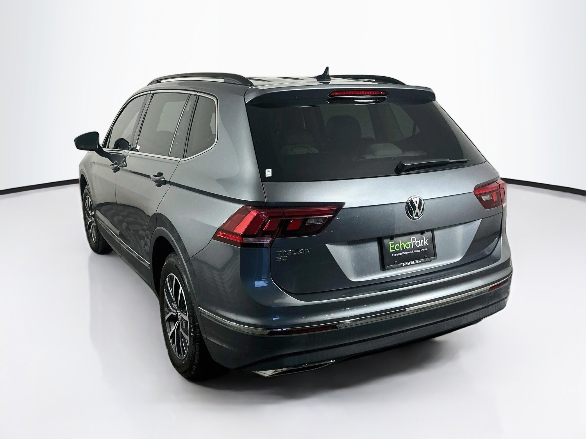 Used 2020 Volkswagen Tiguan SE w/ Panoramic Sunroof Package FWD image 5