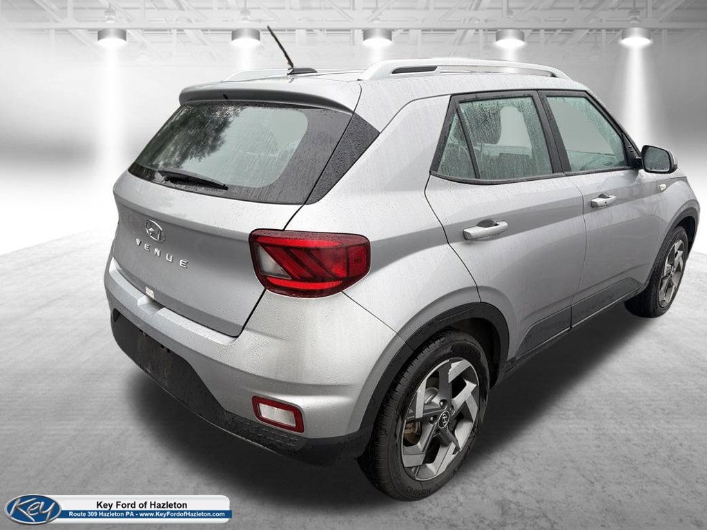 Used 2025 Hyundai Venue SEL FWD image 10