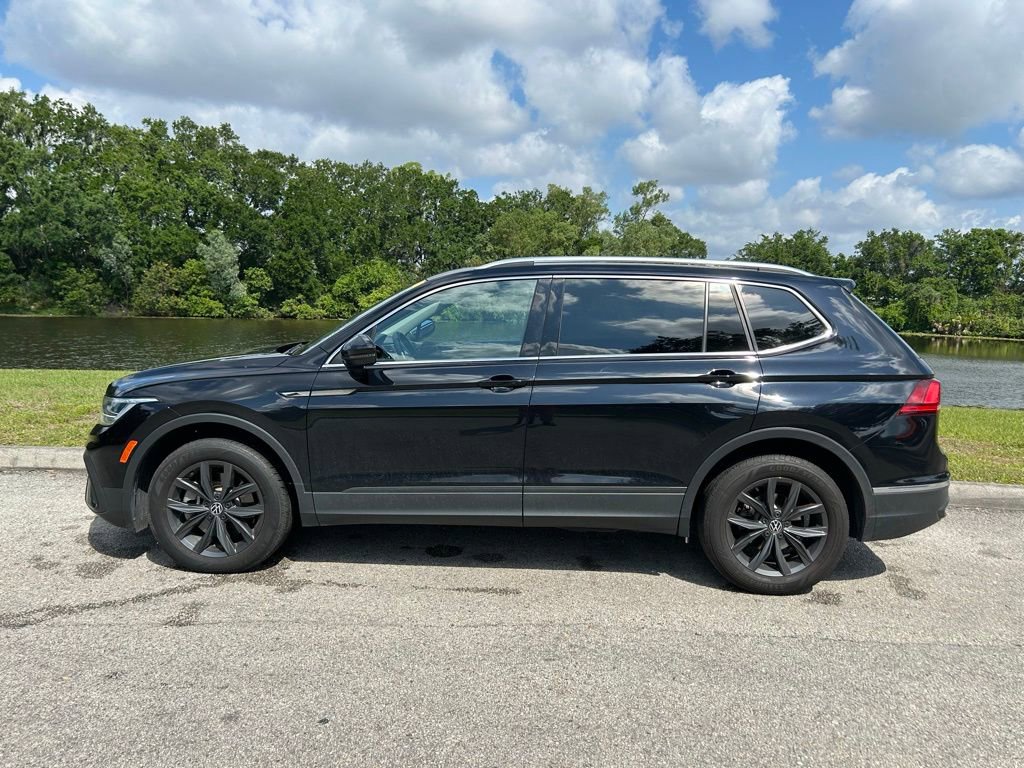Used 2022 Volkswagen Tiguan SE w/ Panoramic Sunroof Package AWD/4WD image 2