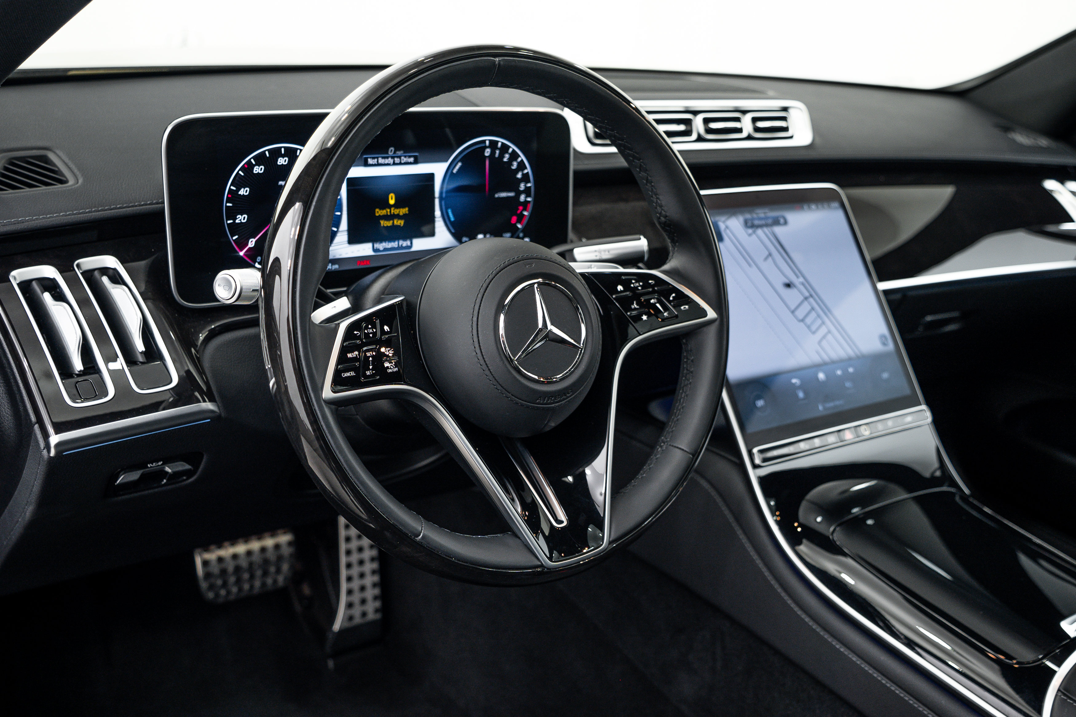 Used 2024 Mercedes-Benz S 580e 4MATIC Sedan image 16