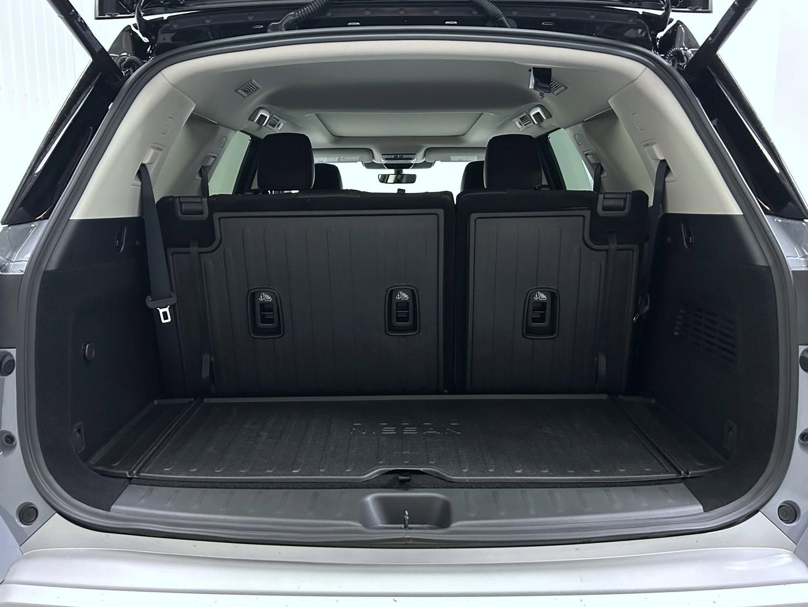 New 2025 Nissan Pathfinder Platinum image 9