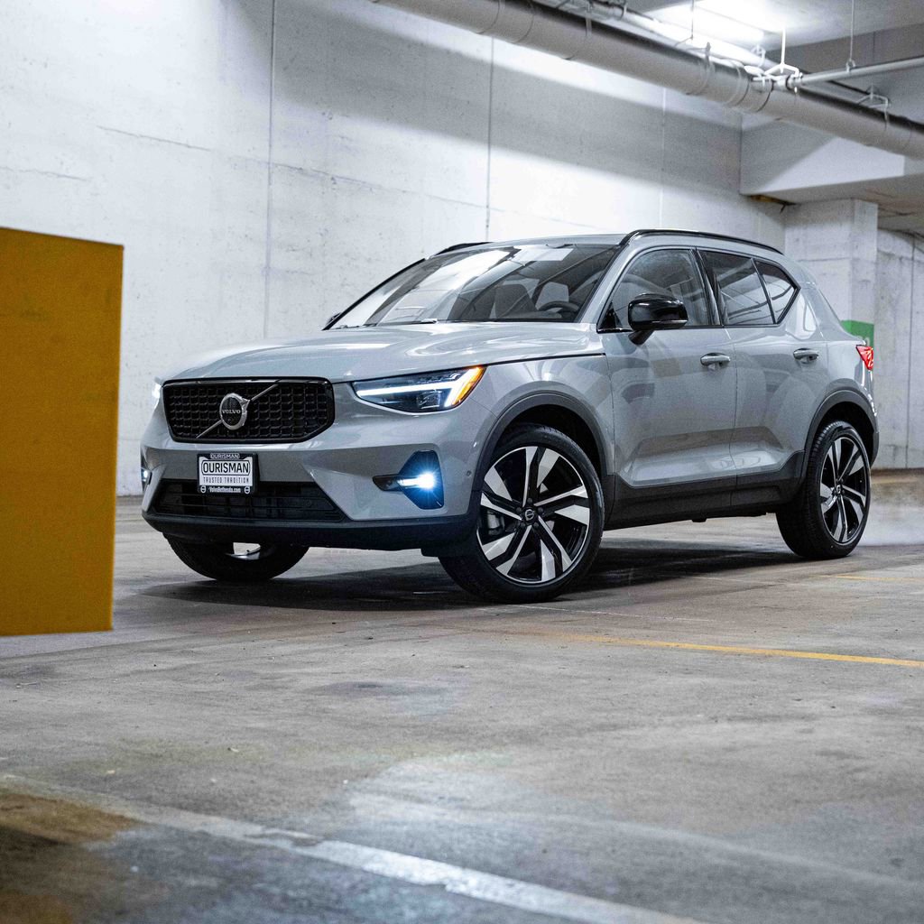 New 2026 Volvo XC40 B5 Ultra image 1