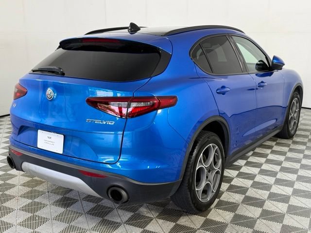 Used 2018 Alfa Romeo Stelvio Sport w/ Quick Order Package 22J Sport AWD/4WD image 9