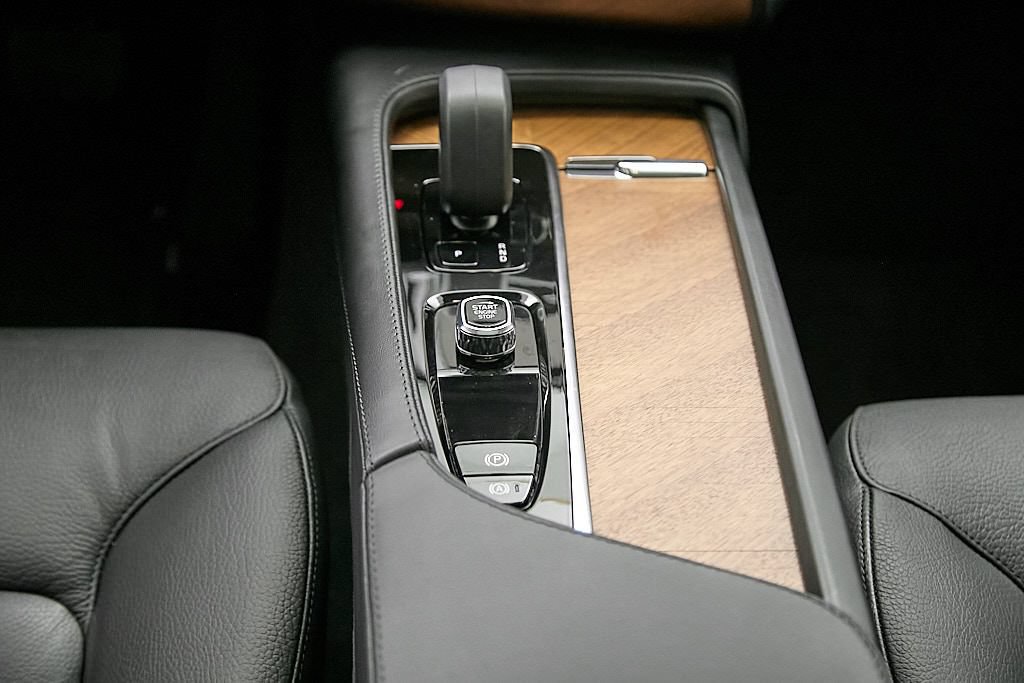 Certified 2023 Volvo XC90 B6 Core w/ Protection Package Premier AWD/4WD image 32