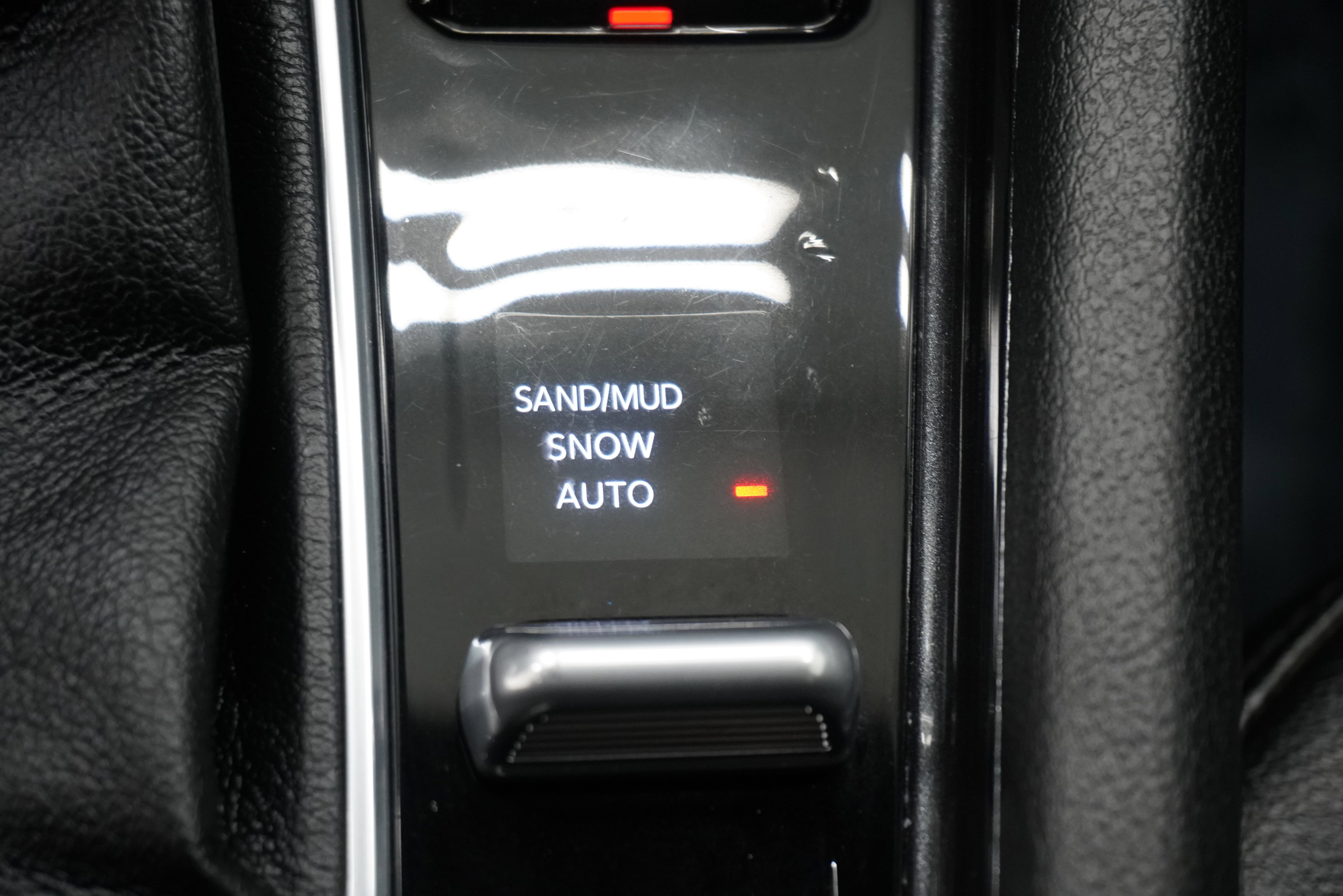 Used 2025 Jeep Compass Latitude image 18