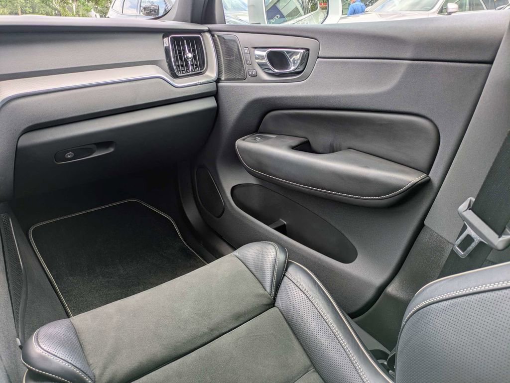 Used 2019 Volvo XC60 T6 R-Design AWD/4WD image 22
