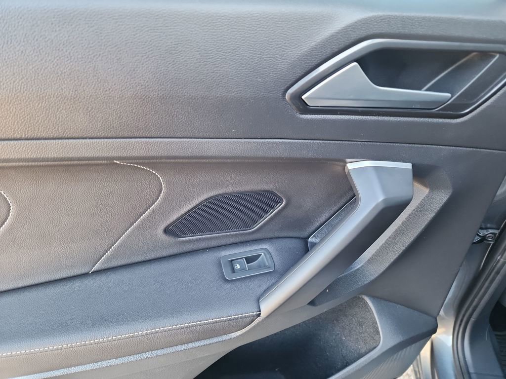 Used 2024 Volkswagen Tiguan SE image 35