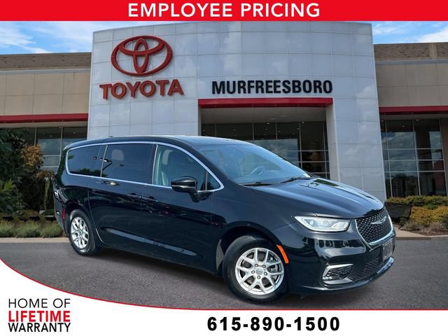 Used 2025 Chrysler Pacifica Select FWD image 1