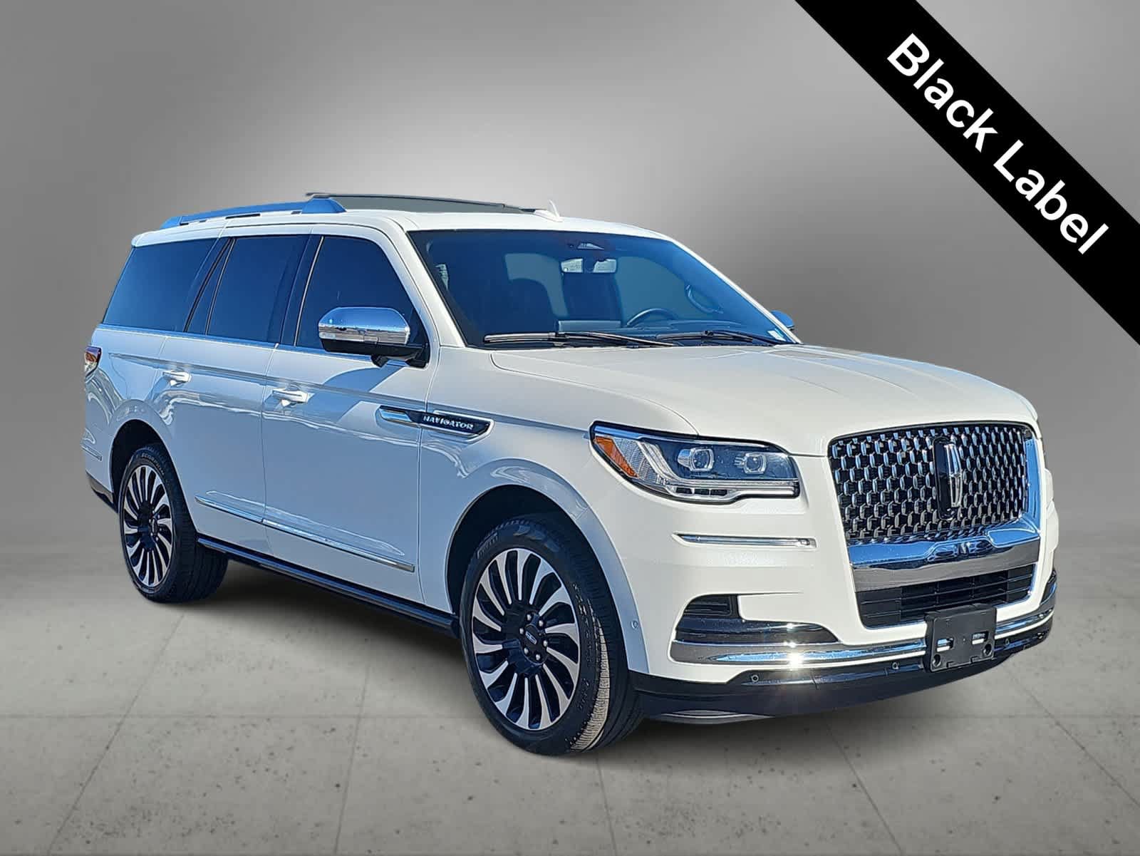 Used 2024 Lincoln Navigator Black Label AWD/4WD image 2