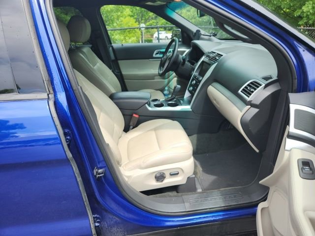 Used 2014 Ford Explorer XLT w/ Equipment Group 202A FWD image 7