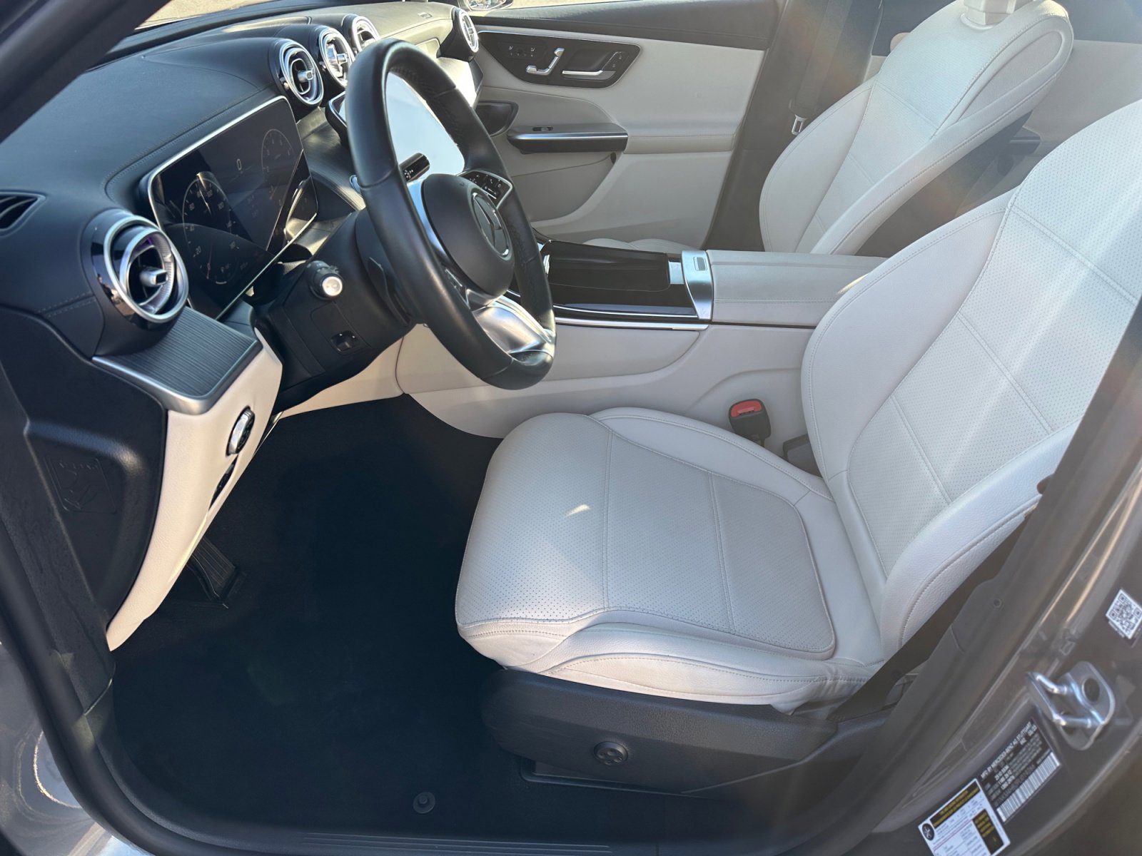 Used 2023 Mercedes-Benz GLC 300 4MATIC image 12