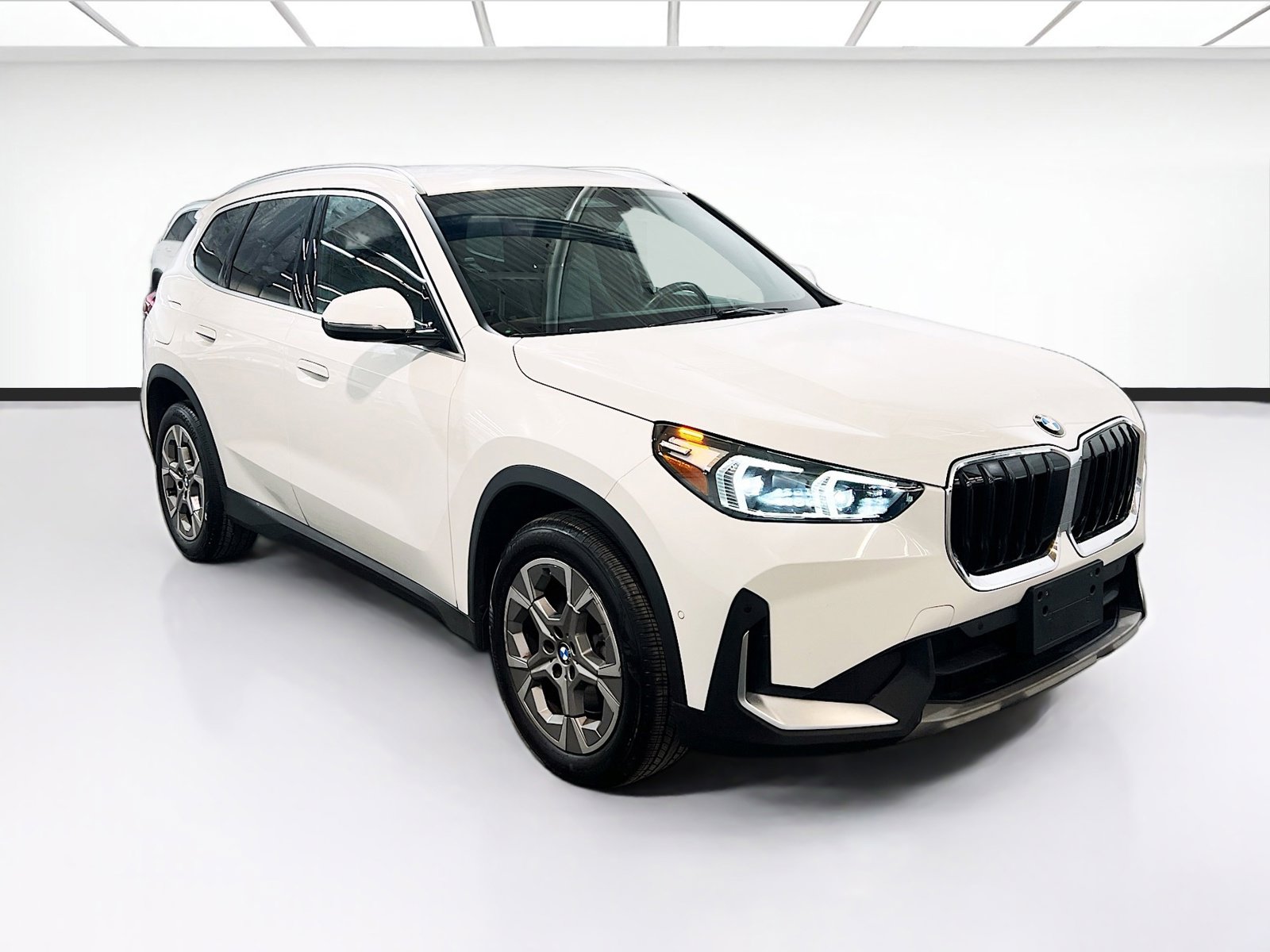 Used 2023 BMW X1 xDrive28i image 3