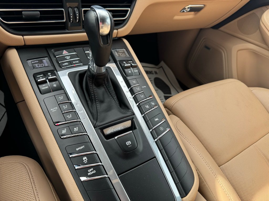 Used 2019 Porsche Macan AWD/4WD image 16