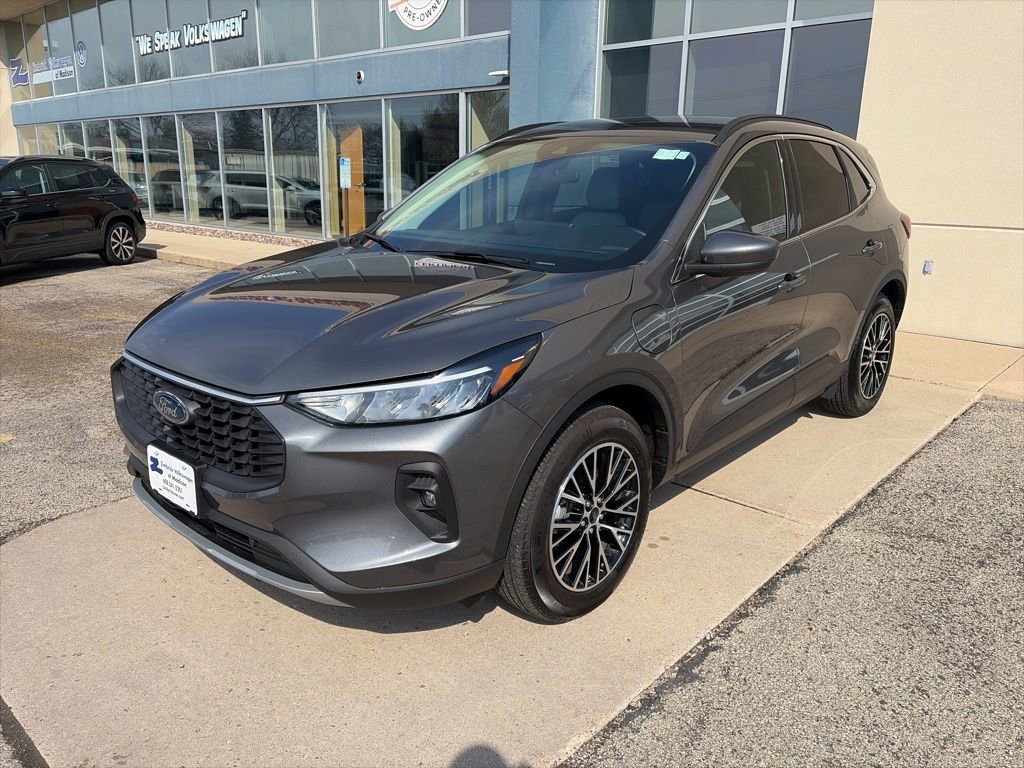 Used 2025 Ford Escape SE image 4