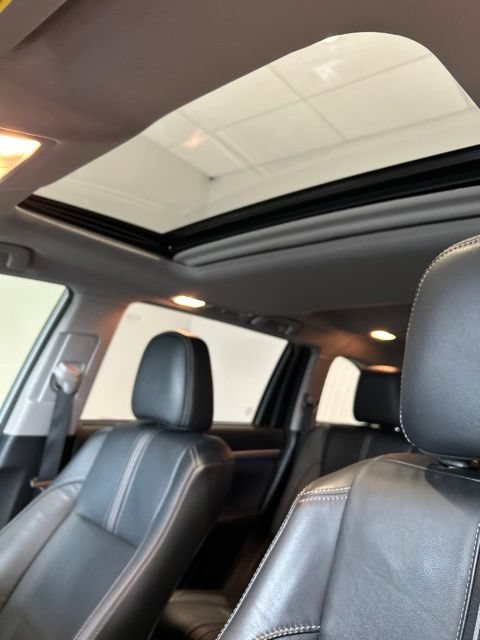 Used 2018 Toyota Highlander SE FWD image 14