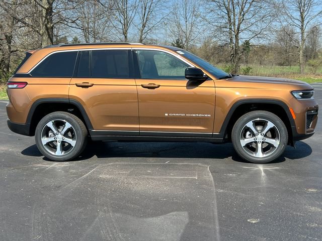 New 2026 Jeep Grand Cherokee Limited w/ Luxury Tech Group II AWD/4WD image 48