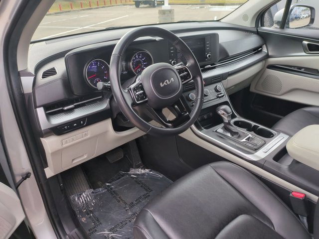 Used 2023 Kia Carnival LX image 9