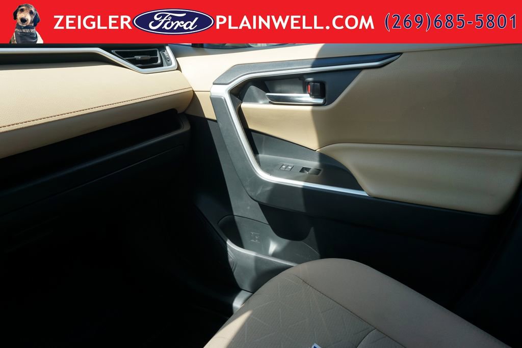 Used 2021 Toyota RAV4 XLE AWD/4WD image 30