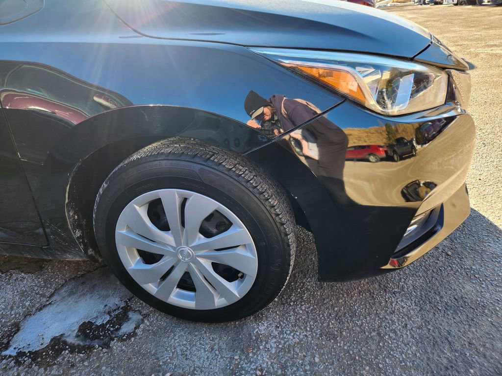 Used 2021 Nissan Versa SV image 21