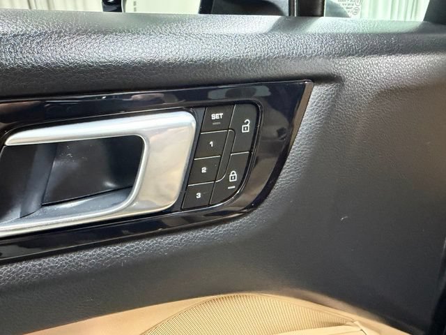 Used 2023 Porsche Cayenne Platinum Edition AWD/4WD image 21