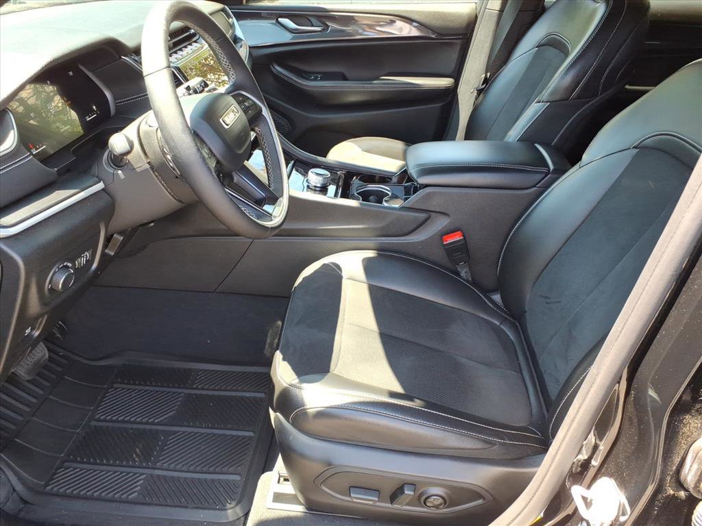 Used 2023 Jeep Grand Cherokee L Laredo AWD/4WD image 5