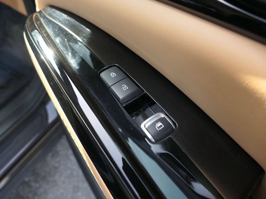 Used 2024 Kia Carnival EX image 26