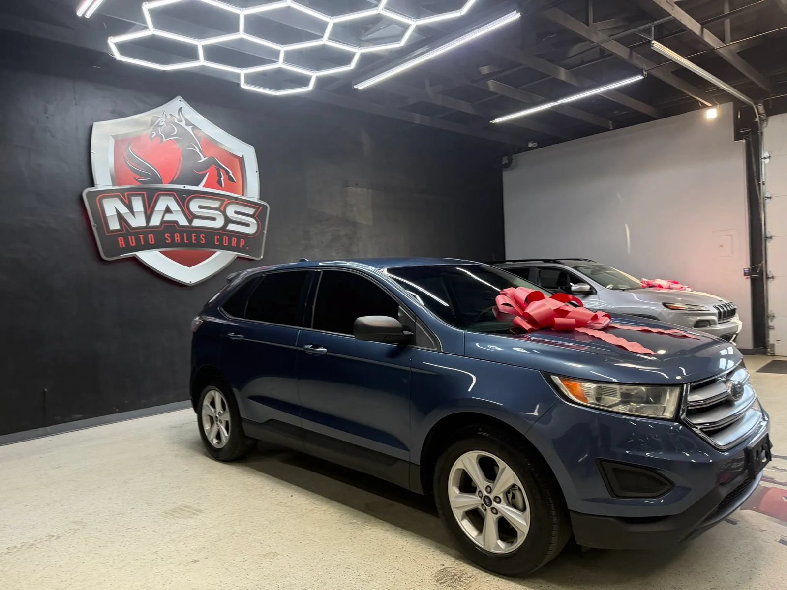Used 2018 Ford Edge SE FWD image 9