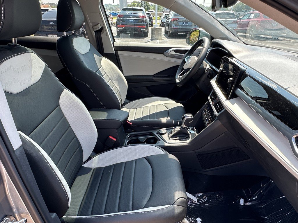 New 2025 Volkswagen Taos SEL image 15