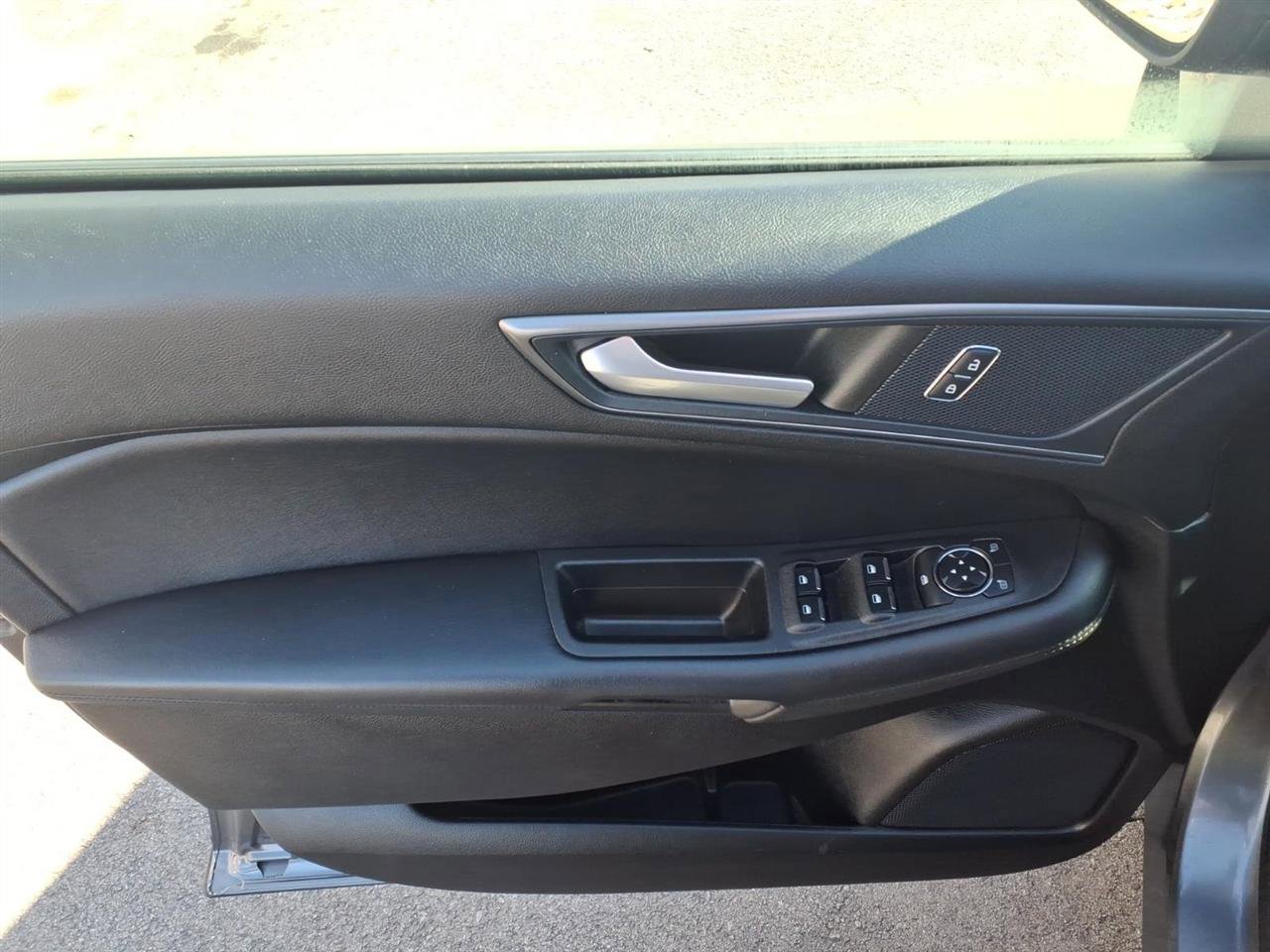 Used 2022 Ford Edge SE image 7