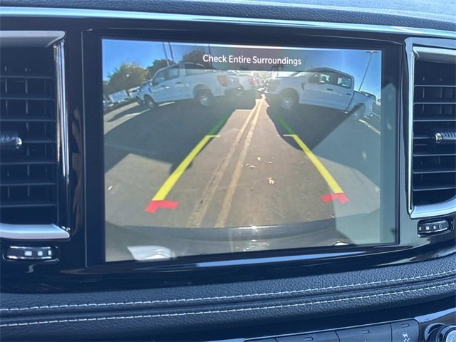 Used 2023 Chrysler Pacifica Touring-L image 13