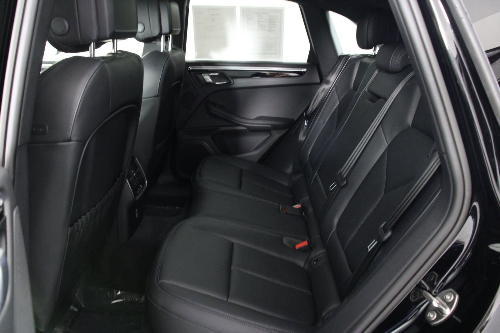 Certified 2025 Porsche Macan image 33