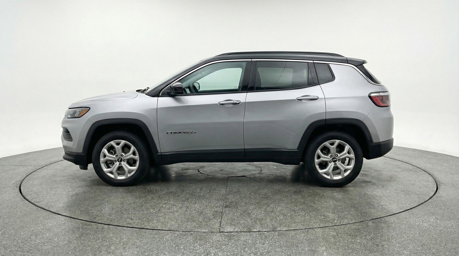 Used 2025 Jeep Compass Latitude AWD/4WD image 5