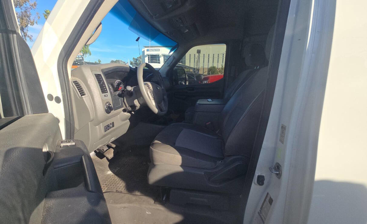 Used 2021 Nissan NV 2500 SV image 7