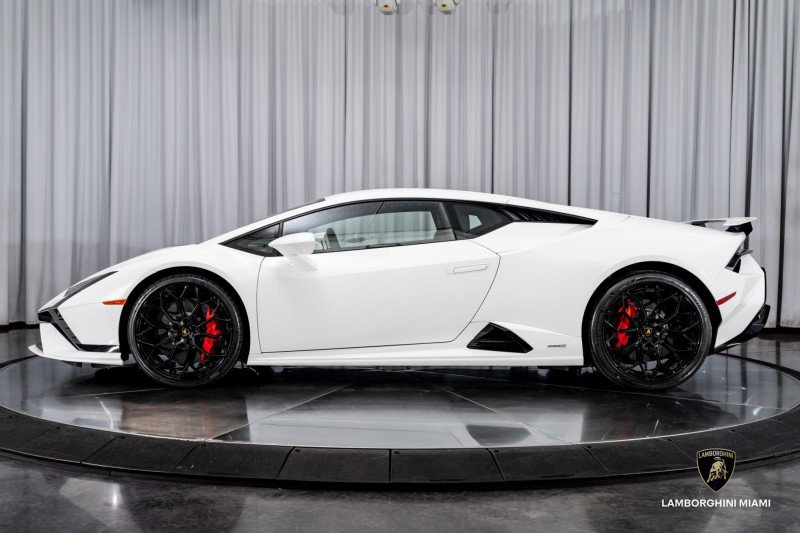 Used 2024 Lamborghini Huracan Tecnica image 9