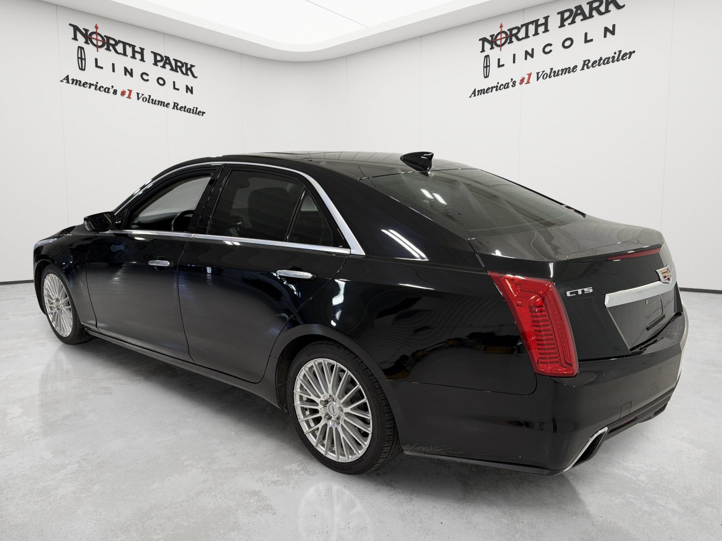 Used 2019 Cadillac CTS Luxury RWD image 3