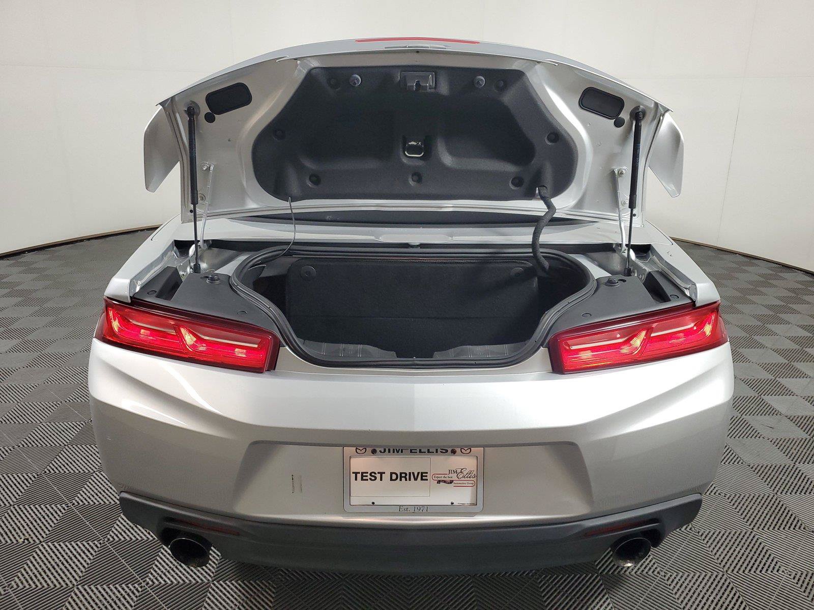 Used 2017 Chevrolet Camaro LT RWD image 7