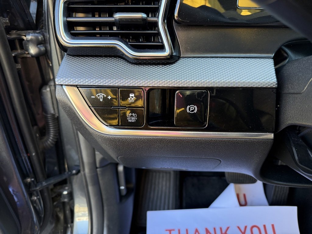 Used 2023 Kia Sportage LX image 16