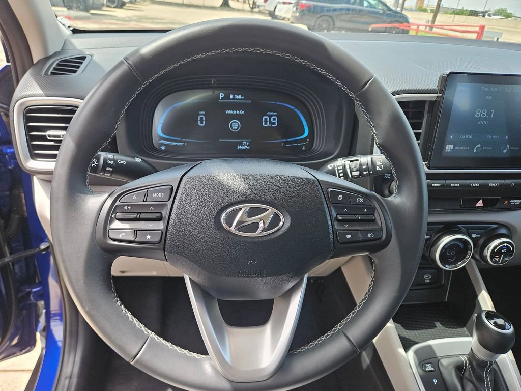 Used 2025 Hyundai Venue SEL image 18