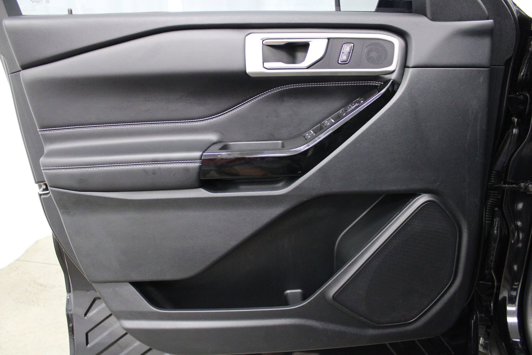Used 2021 Ford Explorer ST w/ ST Street Pack AWD/4WD image 11