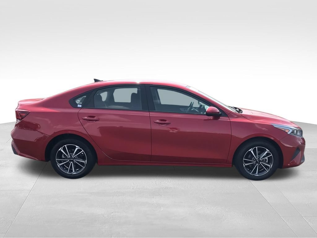 Used 2022 Kia Forte LXS FWD image 9