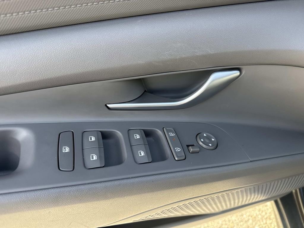 Used 2024 Hyundai Elantra SEL image 19